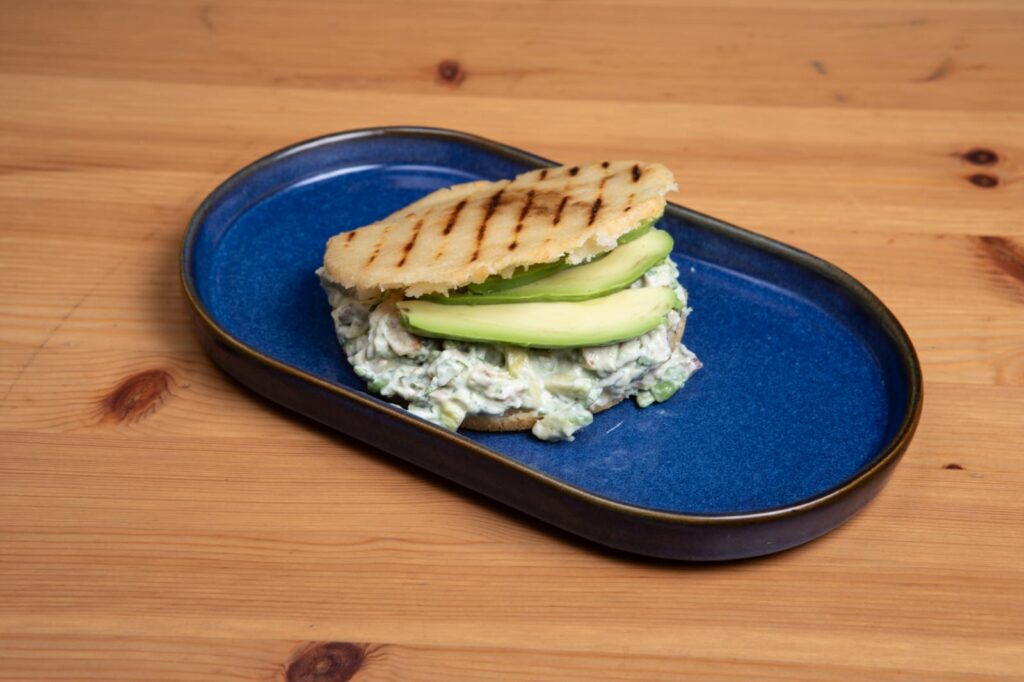 Arepa reina pepiada en Canaima Fusion en Villaverde en Madrid