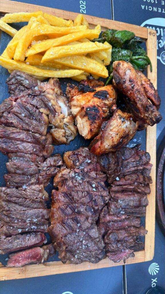 Parrillada de carnes y pollo en Canaima Fusion en Villaverde en Madrid